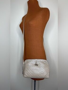 Ganson 80s Champagne Woven Leather Crossbody Bag Clutch Purse Tassel Zip Close
